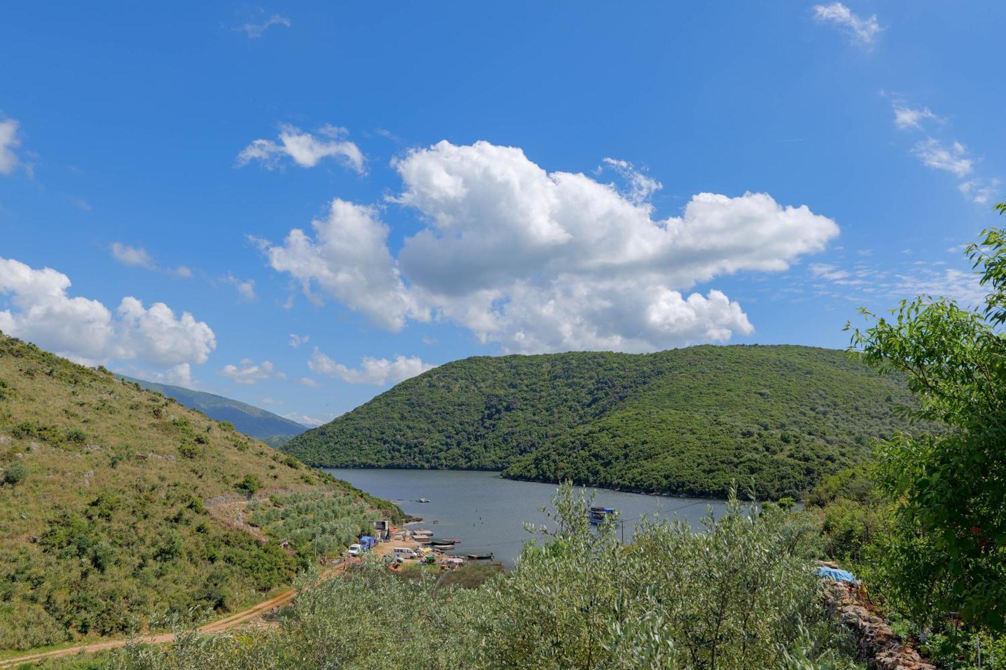 Lago Calmo Villa Ксамил Екстериор снимка