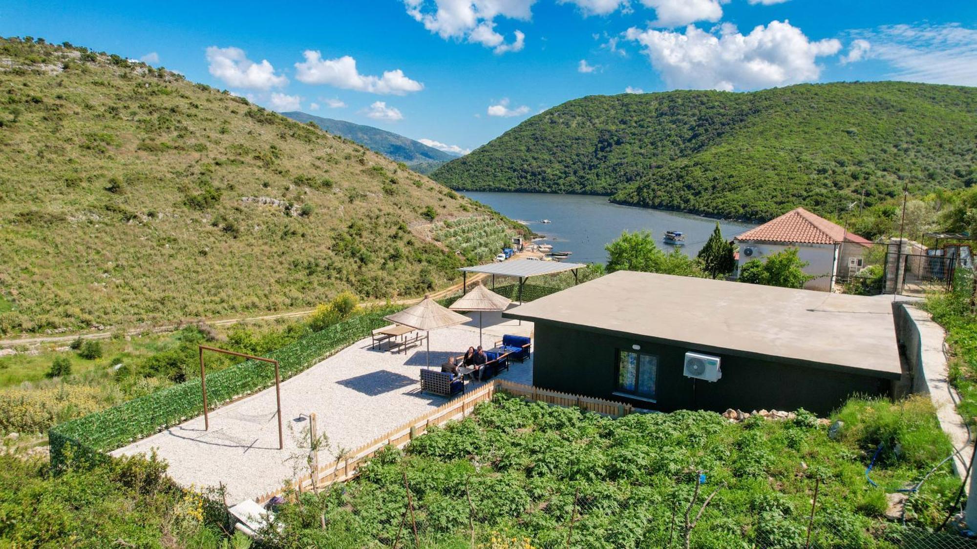 Lago Calmo Villa Ксамил Екстериор снимка